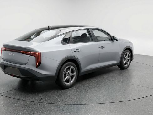 Used 2025 Kia K4 LXS image 9