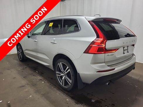 Used 2021 Volvo XC60 T5 Momentum w/ Climate Package AWD/4WD image 3