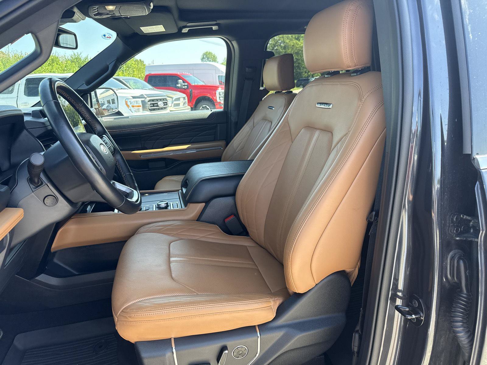 Used 2024 Ford Expedition Platinum AWD/4WD image 10
