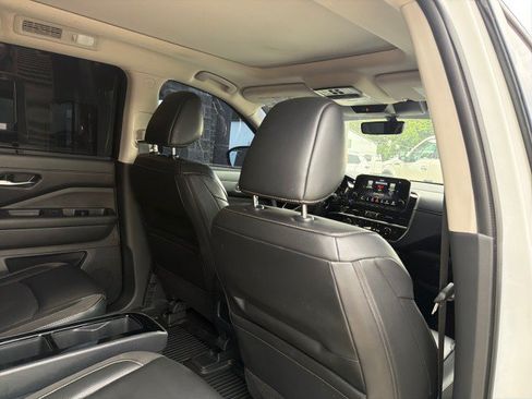 Used 2024 Nissan Pathfinder SL w/ SL Premium Package FWD image 27
