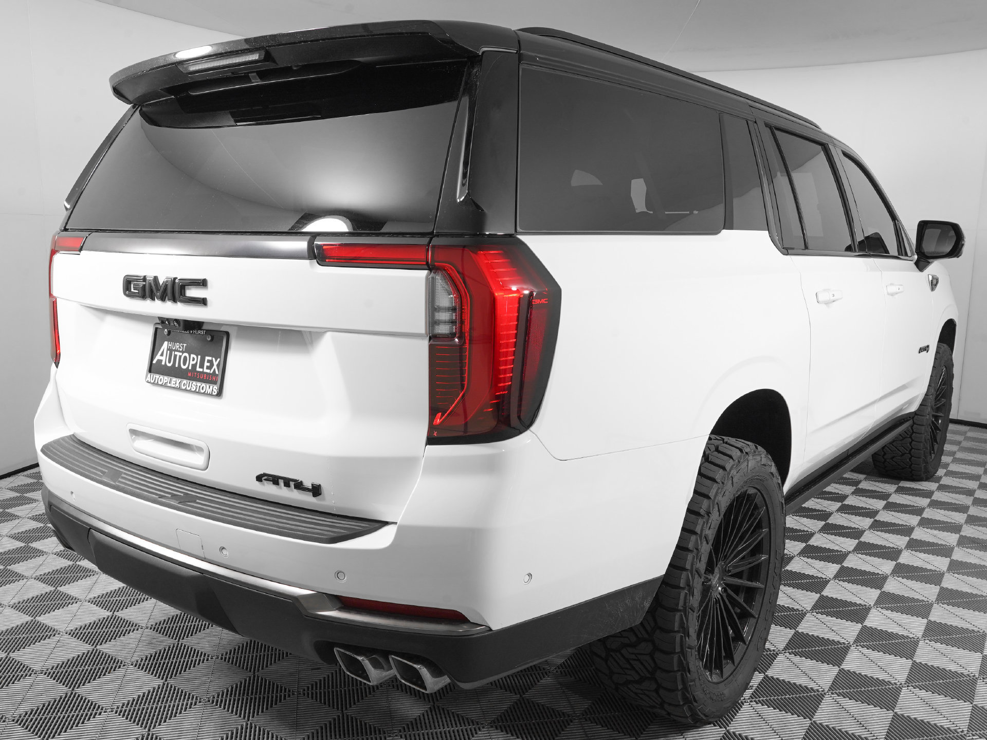 Used 2026 GMC Yukon XL AT4 Ultimate w/ LPO, Floor Liner Package AWD/4WD image 4