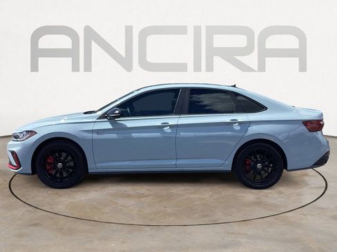 Used 2025 Volkswagen Jetta GLI Autobahn FWD image 9