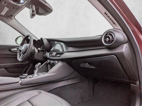 Used 2017 Alfa Romeo Giulia image 21