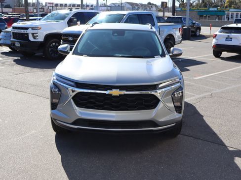 Certified 2024 Chevrolet Trax LT image 3