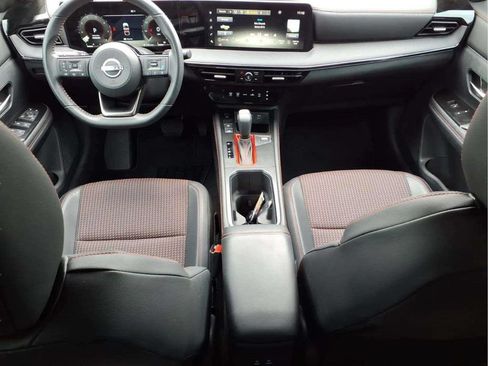 Used 2025 Nissan Kicks SR FWD image 10