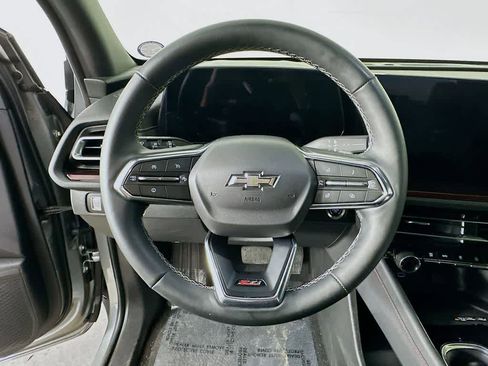 Used 2025 Chevrolet Traverse Z71 AWD/4WD image 16