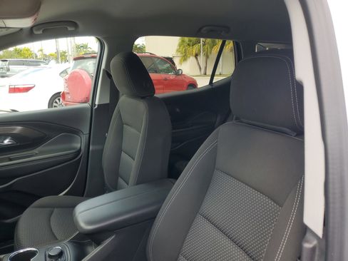 Used 2024 GMC Terrain SLE image 17