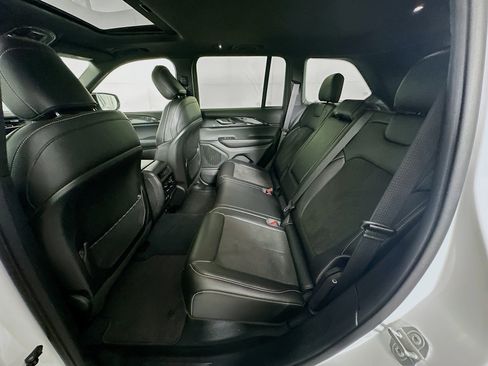 Used 2023 Jeep Grand Cherokee Altitude AWD/4WD image 30