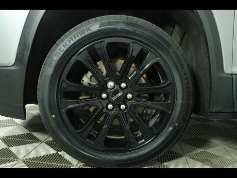 Used 2023 GMC Acadia SLE w/ Driver Convenience Package image 6