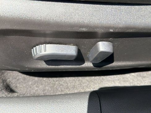 Used 2025 Nissan Altima 2.5 SV FWD image 13