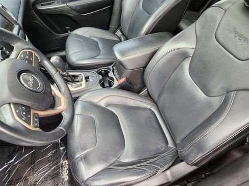 Used 2016 Jeep Cherokee Limited image 12