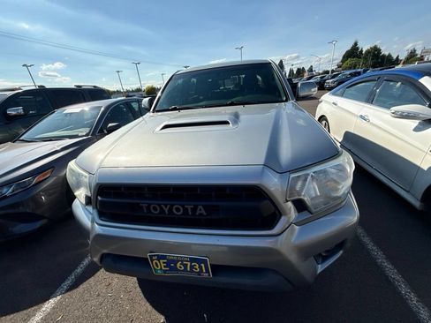Used 2015 Toyota Tacoma 4x4 Double Cab w/ TRD Sport Package image 2