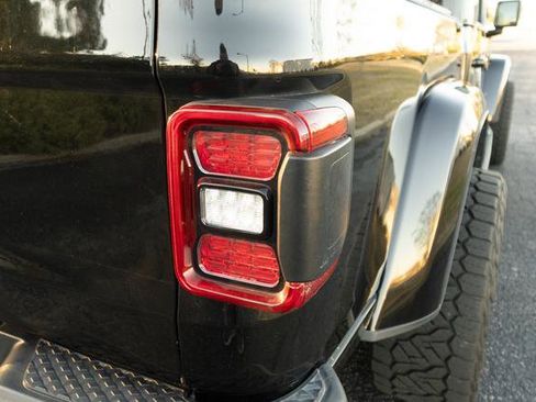 Used 2021 Jeep Gladiator Overland image 31