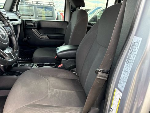 Used 2017 Jeep Wrangler Unlimited Sport w/ Connectivity Group image 11