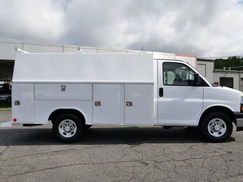 Used 2024 Chevrolet Express 3500 w/ Power Convenience Package RWD image 39