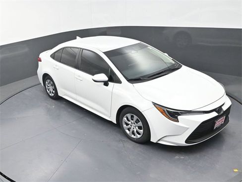 Used 2023 Toyota Corolla LE image 19