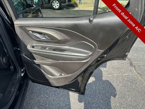 Used 2024 GMC Terrain SLT image 35