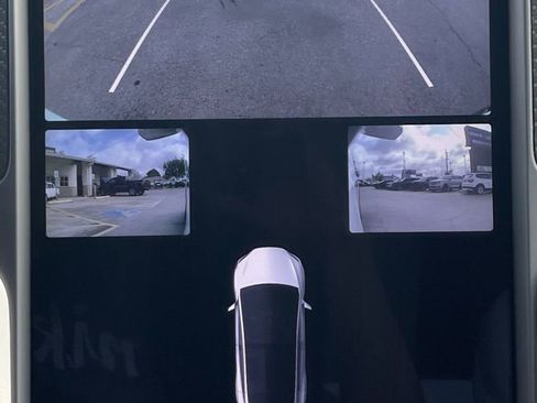 Used 2018 Tesla Model X 75D image 23