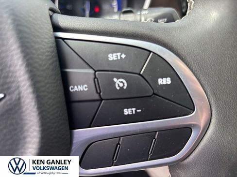 Used 2022 Chrysler Voyager LX FWD image 22