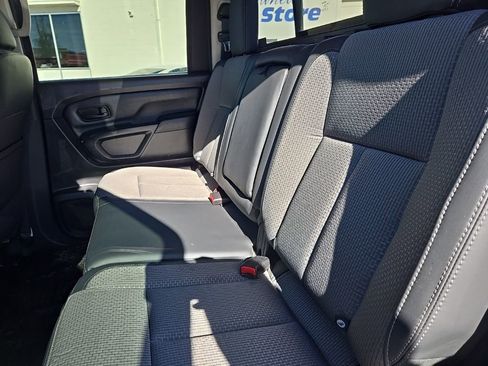 Used 2017 Nissan Titan S image 21