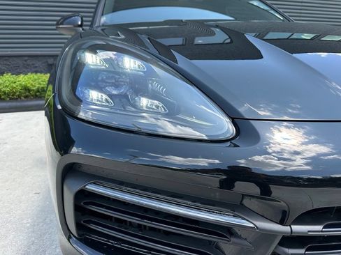 Certified 2020 Porsche Cayenne AWD/4WD image 9