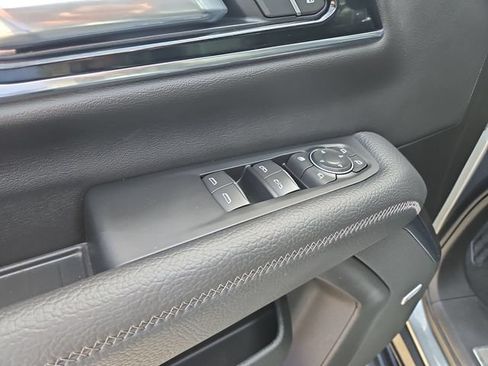 Used 2025 GMC Yukon Denali AWD/4WD image 23