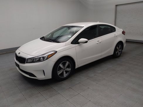 Used 2018 Kia Forte S image 2