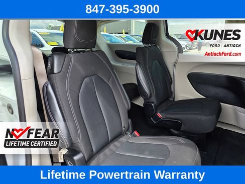 Used 2023 Chrysler Voyager LX FWD image 31