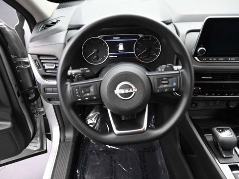 Used 2024 Nissan Rogue SV image 12