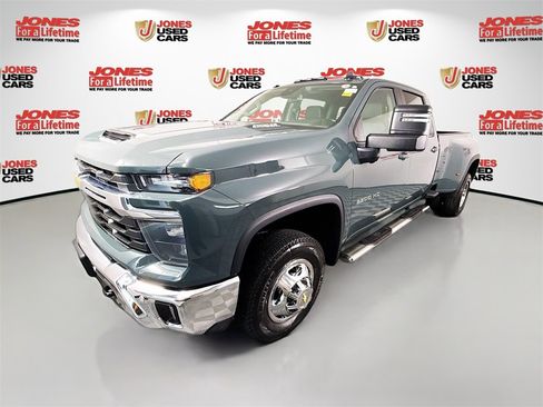 Used 2025 Chevrolet Silverado 3500 LT w/ Safety Package image 13