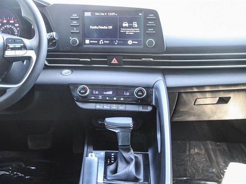 Used 2023 Hyundai Elantra SEL image 13