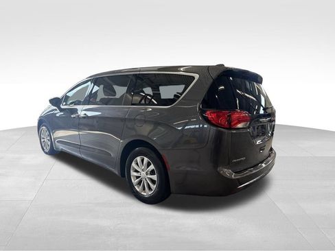 Used 2018 Chrysler Pacifica Touring Plus FWD image 3
