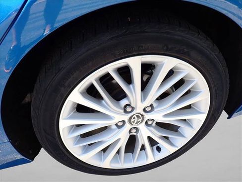 Used 2020 Toyota Camry XLE w/ Sunroof Package FWD image 7