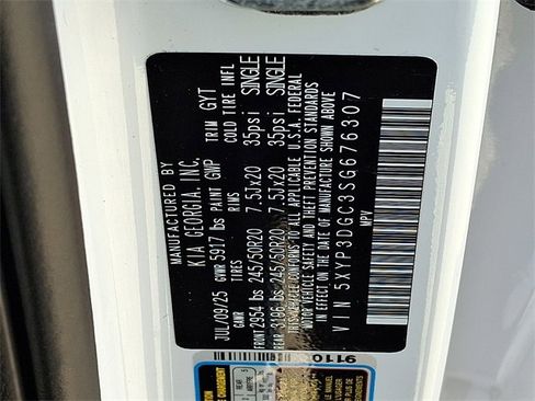 Used 2025 Kia Telluride EX w/ EX Captain's Chair Package image 24