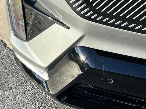 New 2026 Cadillac Optiq Luxury 1 image 27