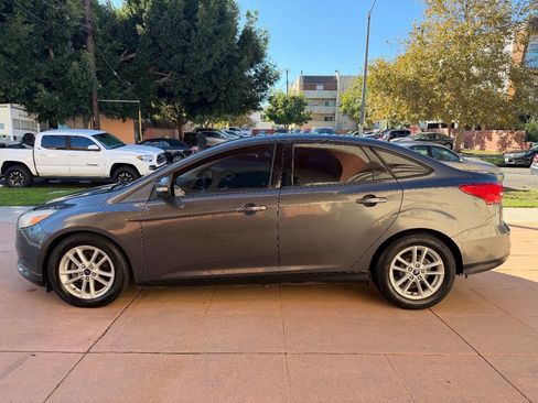 Used 2017 Ford Focus SE image 9