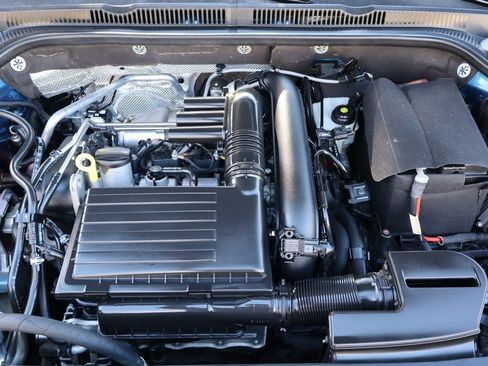 Used 2017 Volkswagen Jetta SE image 41
