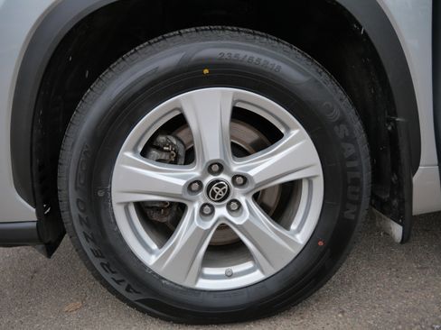 Certified 2024 Toyota Highlander LE image 16