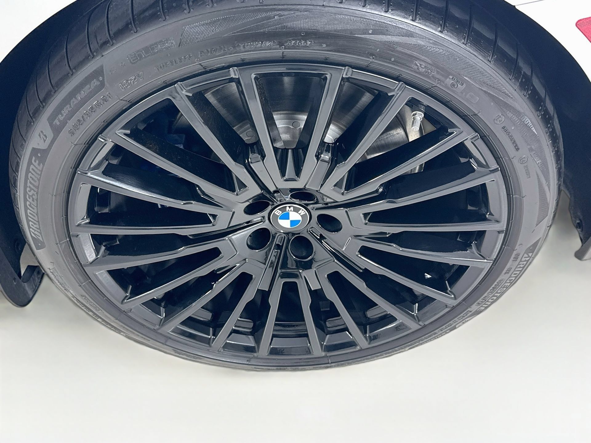 Used 2026 BMW 750e xDrive w/ Executive Package AWD/4WD image 34