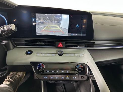 Certified 2025 Hyundai Elantra Limited image 52