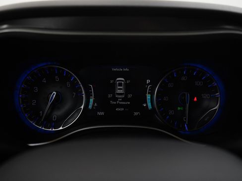 Used 2025 Chrysler Pacifica Select FWD image 29