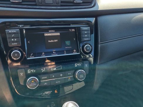 Used 2018 Nissan Rogue SV image 19