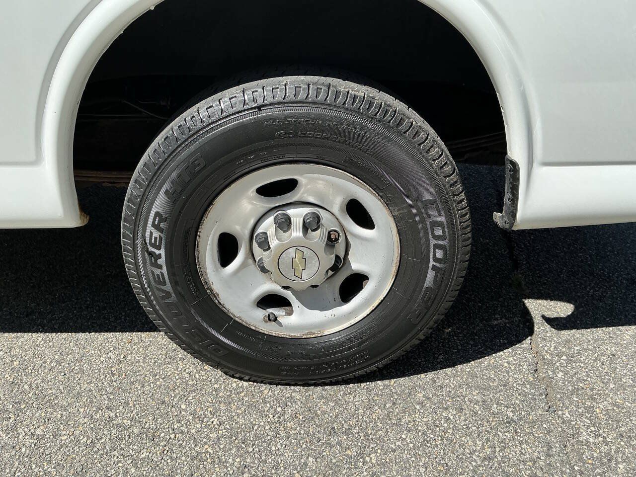 Used 2014 Chevrolet Express 2500 RWD image 9