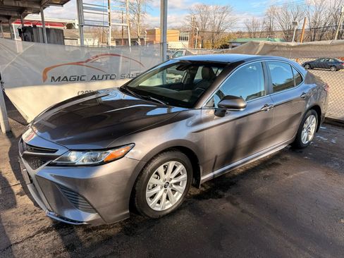 Used 2020 Toyota Camry SE image 8
