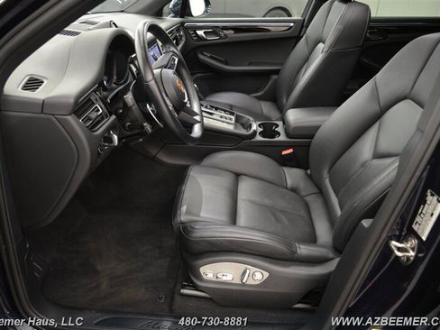 Used 2023 Porsche Macan image 10