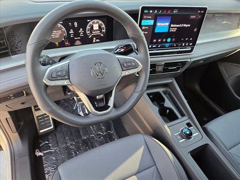 New 2026 Volkswagen Tiguan SE R-Line FWD image 3