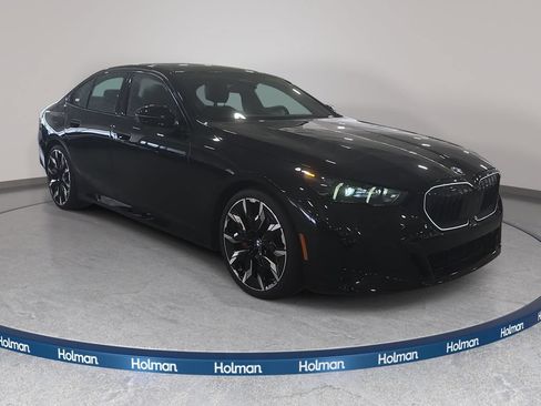 Used 2027 BMW 530i w/ M Sport Package RWD image 4