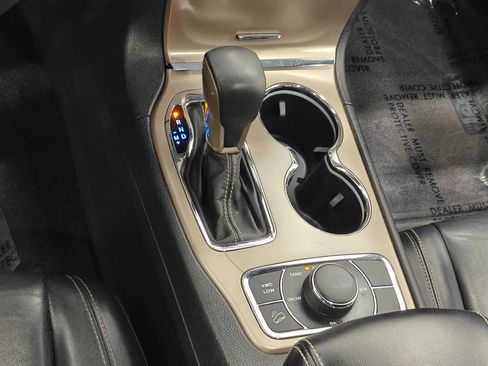 Used 2017 Jeep Grand Cherokee Limited AWD/4WD image 8