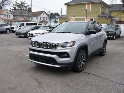 Used 2025 Jeep Compass Limited AWD/4WD image 2