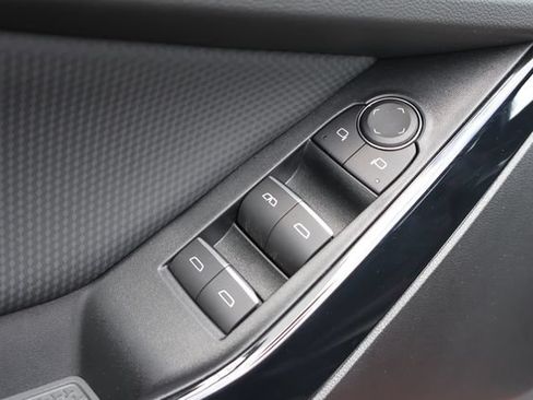 Used 2025 Chevrolet Equinox RS w/ Convenience Package III FWD image 13